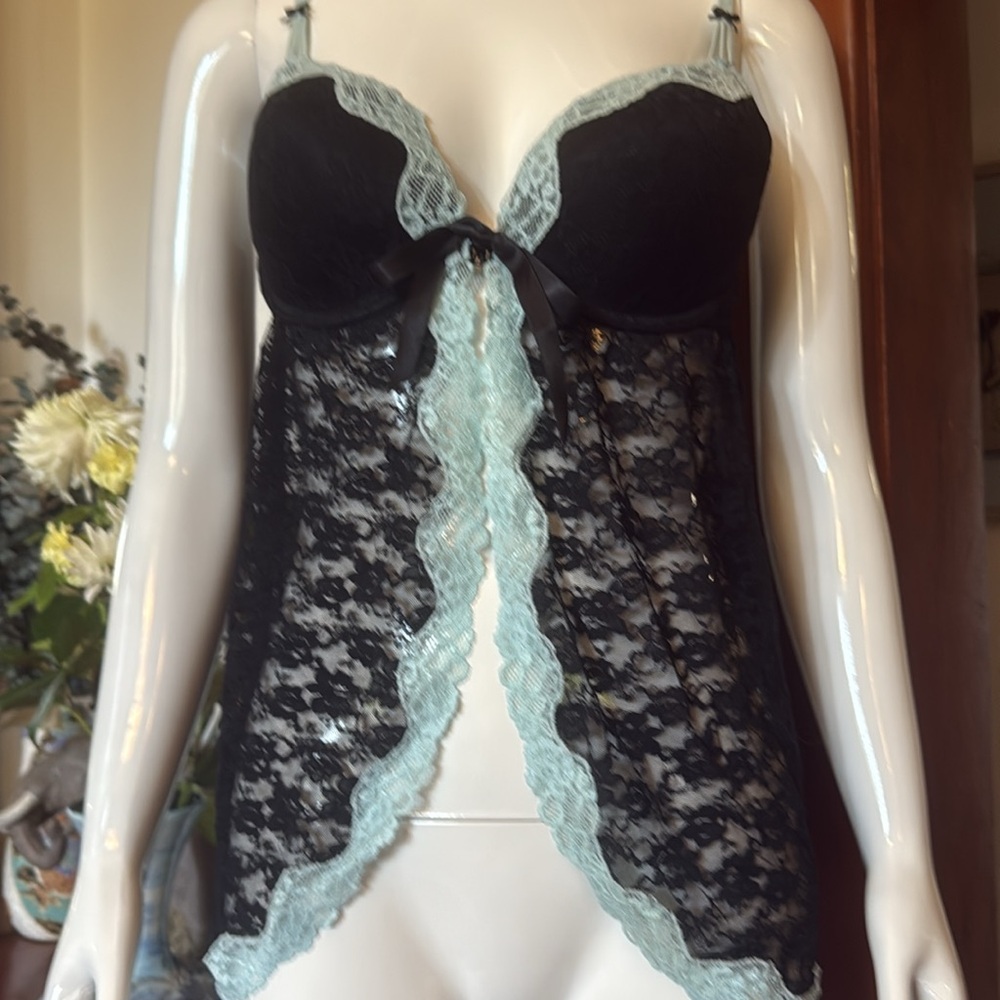 La Senza size large.from clasp. Never worn! Black and blue lace. NEW